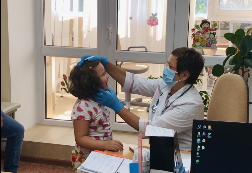 День рождения без боли в горле: отзыв мамы юной пациентки