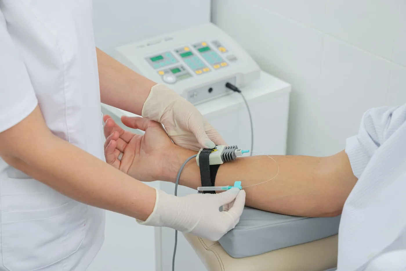 Когда иммунитету нужна дополнительная поддержка. Что такое ВЛОК и как работает эта процедура